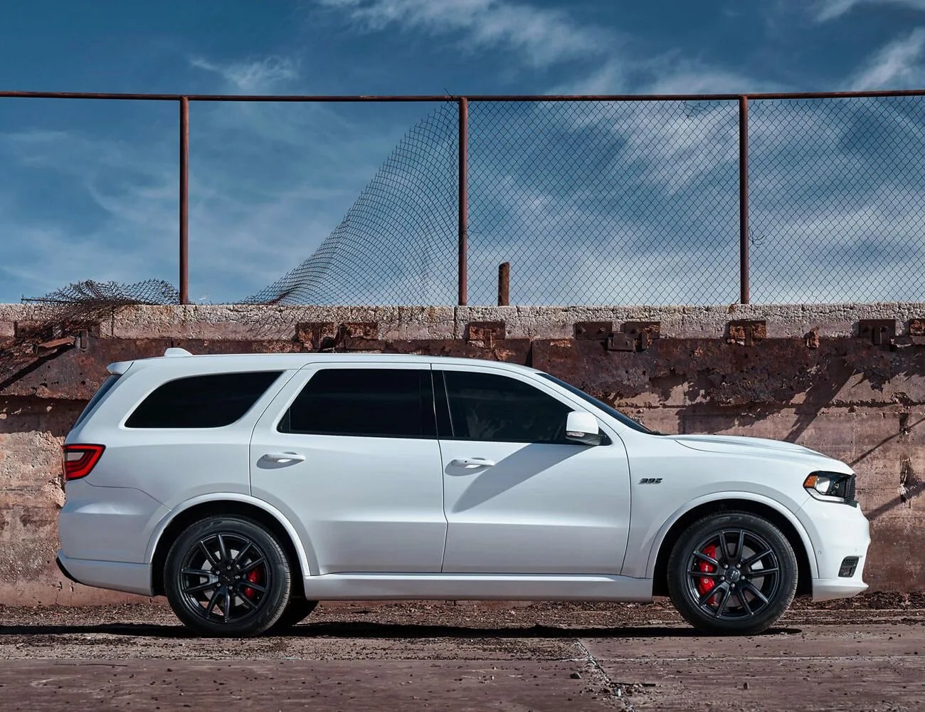 Kind-of-Obsessed-Dodge-Durango-SRT-gear-patrol-ambiance