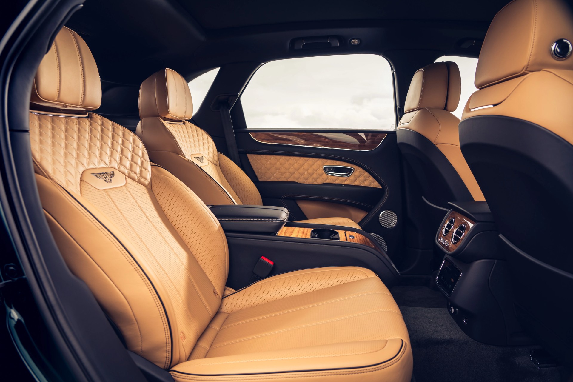 2021 bentley bentayga v8 interior