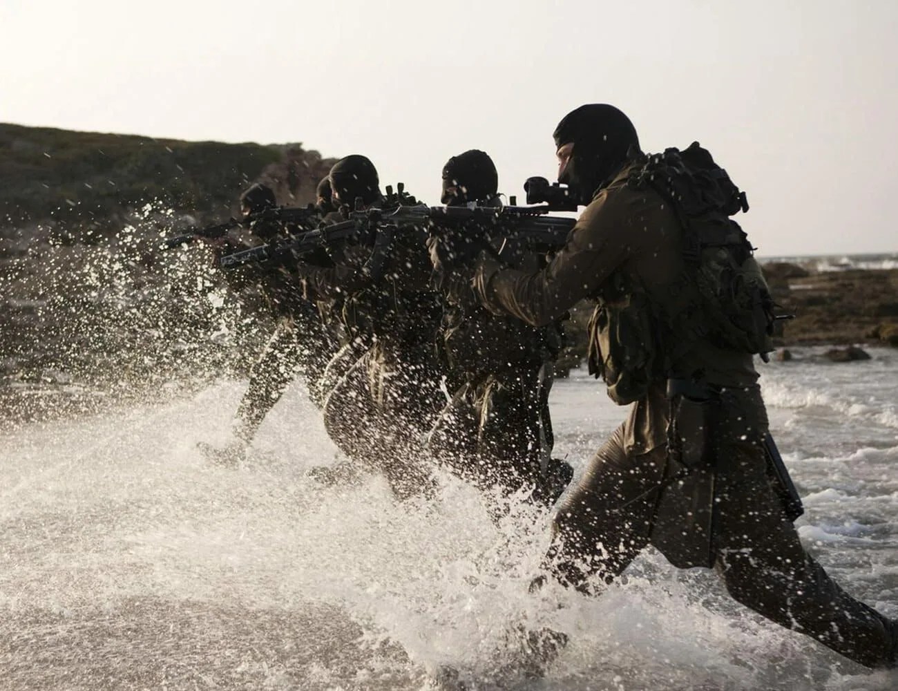 elite naval commandos wore this vintage military watch gear patrol ambience 2