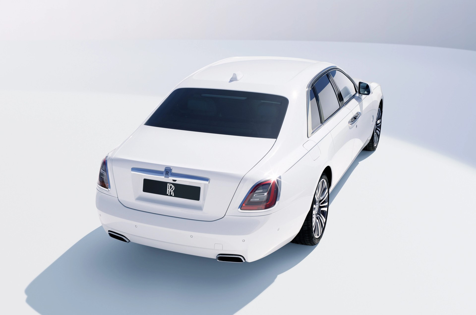 The New Rolls-Royce Ghost Is Less Flash, But It's Still 2.8 Tons of  Substance | Gear Patrol, image size:1248x827
