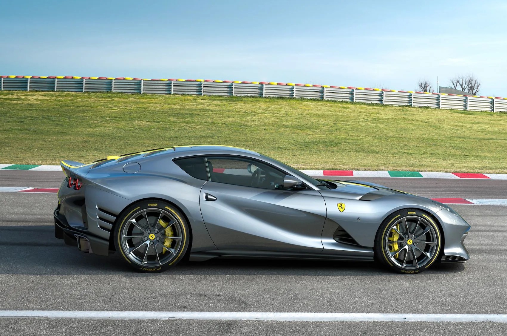 ferrari 812 vs verzione specialie gto imola