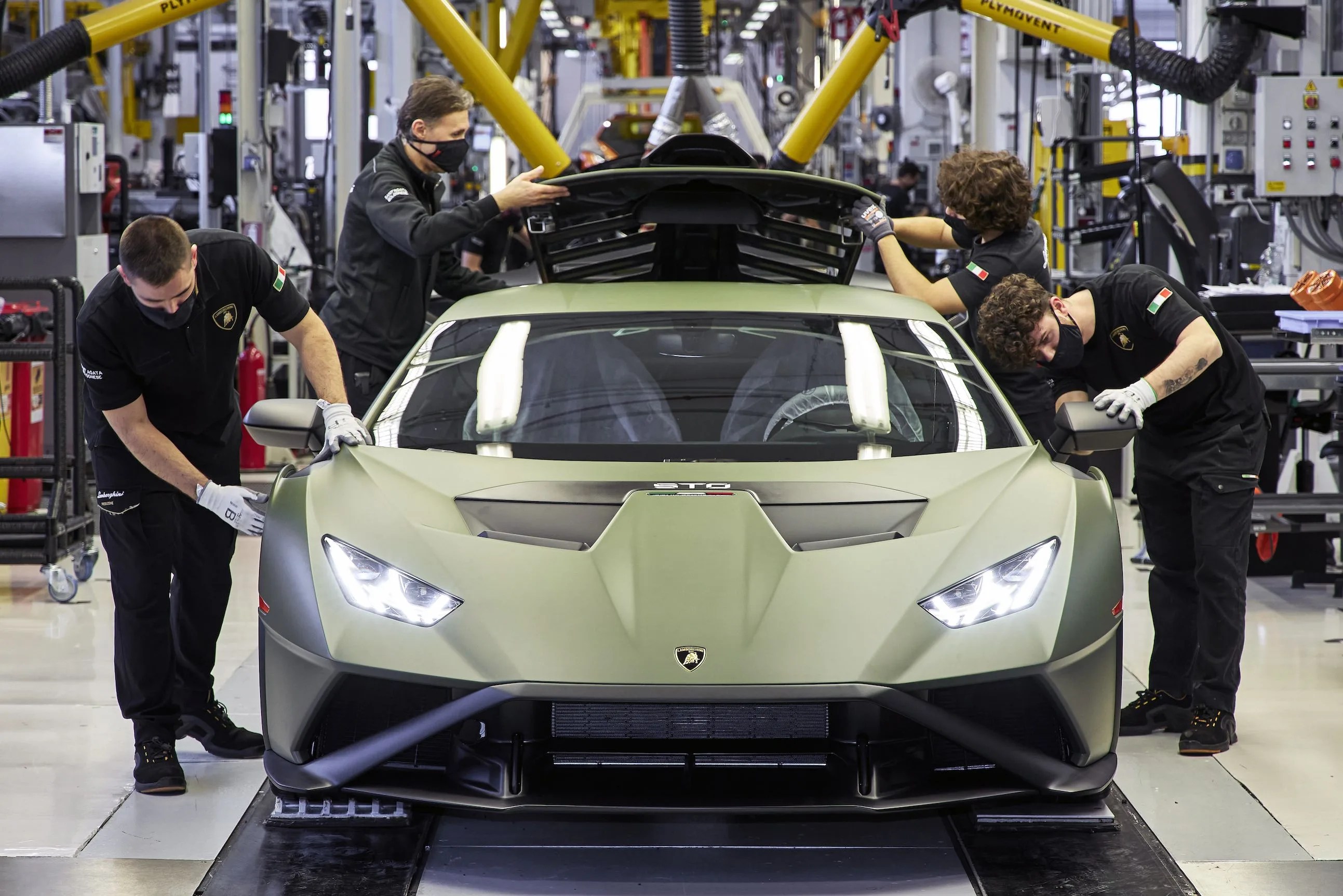 lamborghini huracan assembly line