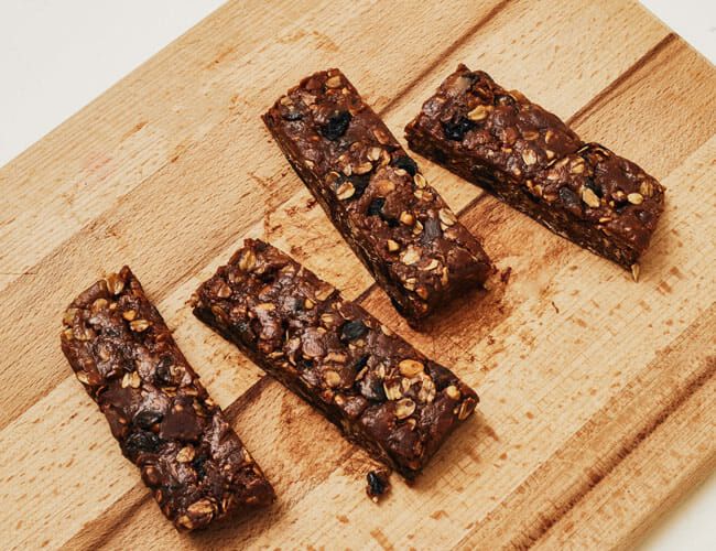 Make-Your-Own-Energy-Bars-Gear-Patrol-Lead-Featured