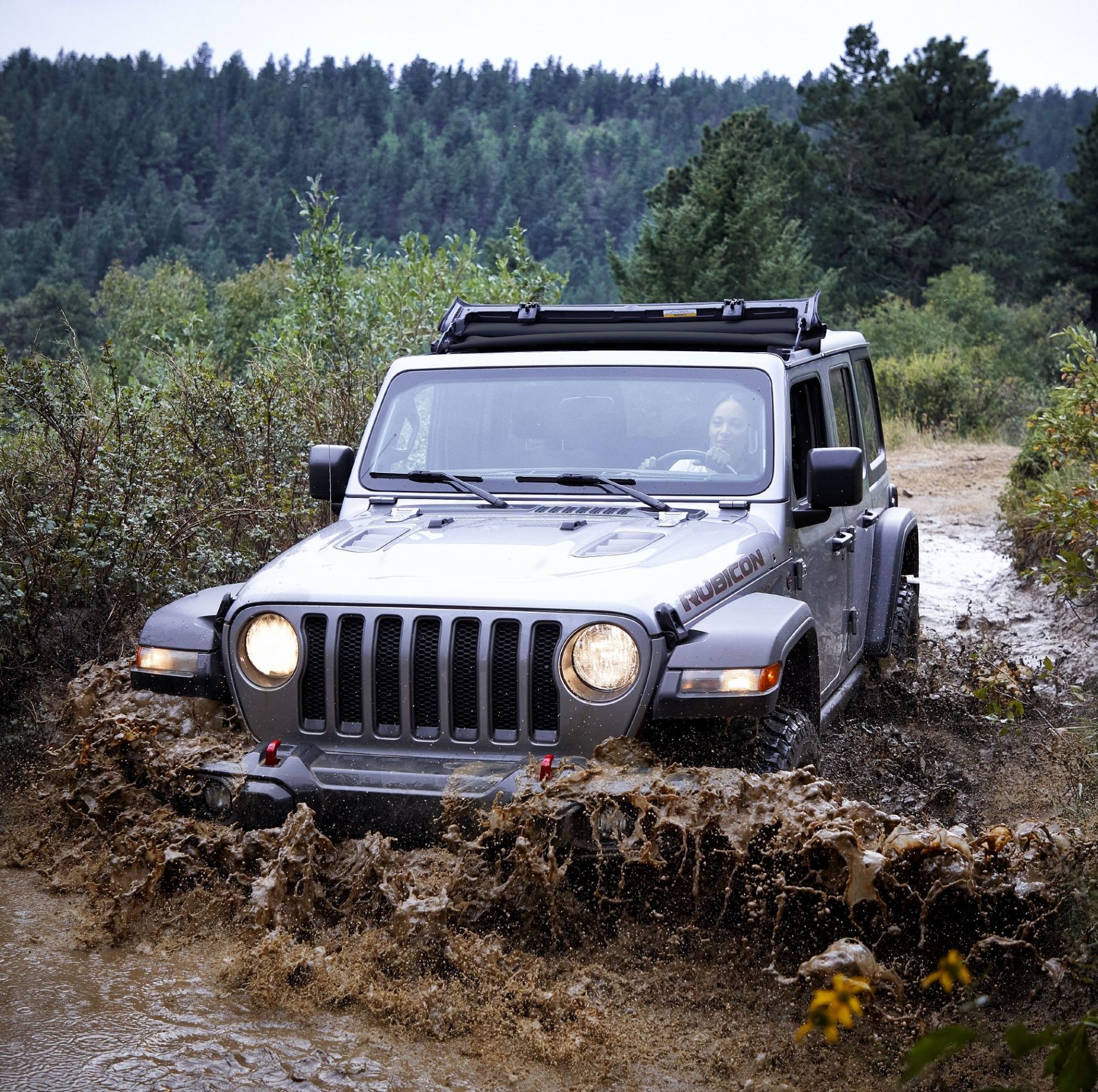 2021 jeep&reg; wrangler rubicon with sunrider flip top for hardtop