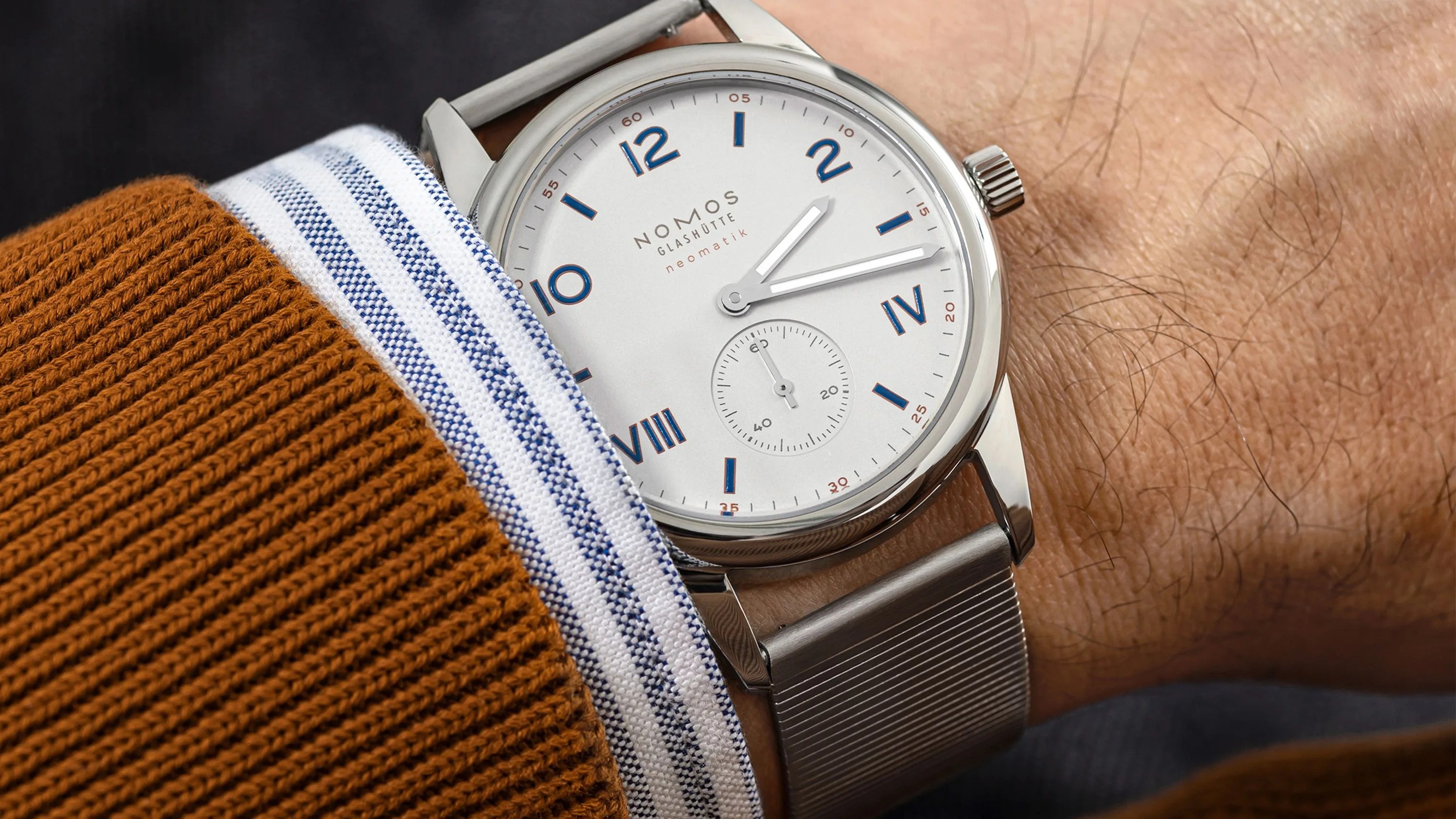 nomos clubneomatik39 watch