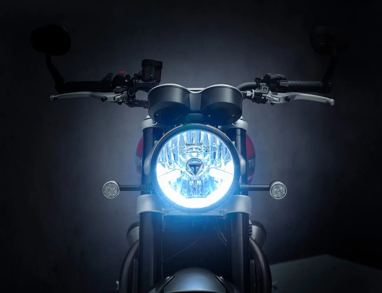2022 triumph speed twin motorcycle's light