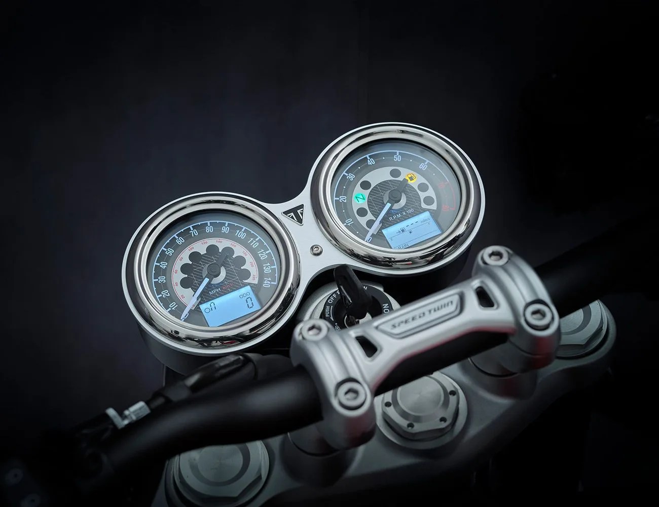 2022 triumph speed twin motorcycle dash