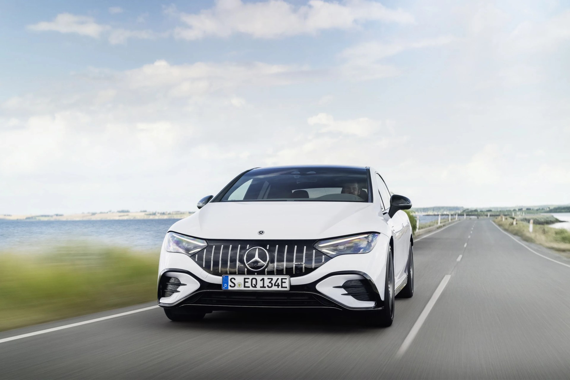 mercedes amg eqe 53 4matic stromverbrauch kombiniert vorläufig, wltp 23,2–20,3 kwh100 km co2 emissionen kombiniert wltp 0 gkm elektrische reichweite vorläufig, wltp 444–518 km exterieur opalithweiß bright interieur amg leder nappa schwarz mercedes amg eqe 53 4matic combined electrical consumption provisional, wltp 232–203 kwh100 km combined co2 emissions wltp 0 gkm electrical range provisional, wltp 444–518 km exterior opalite white bright interior amg nappa leather black