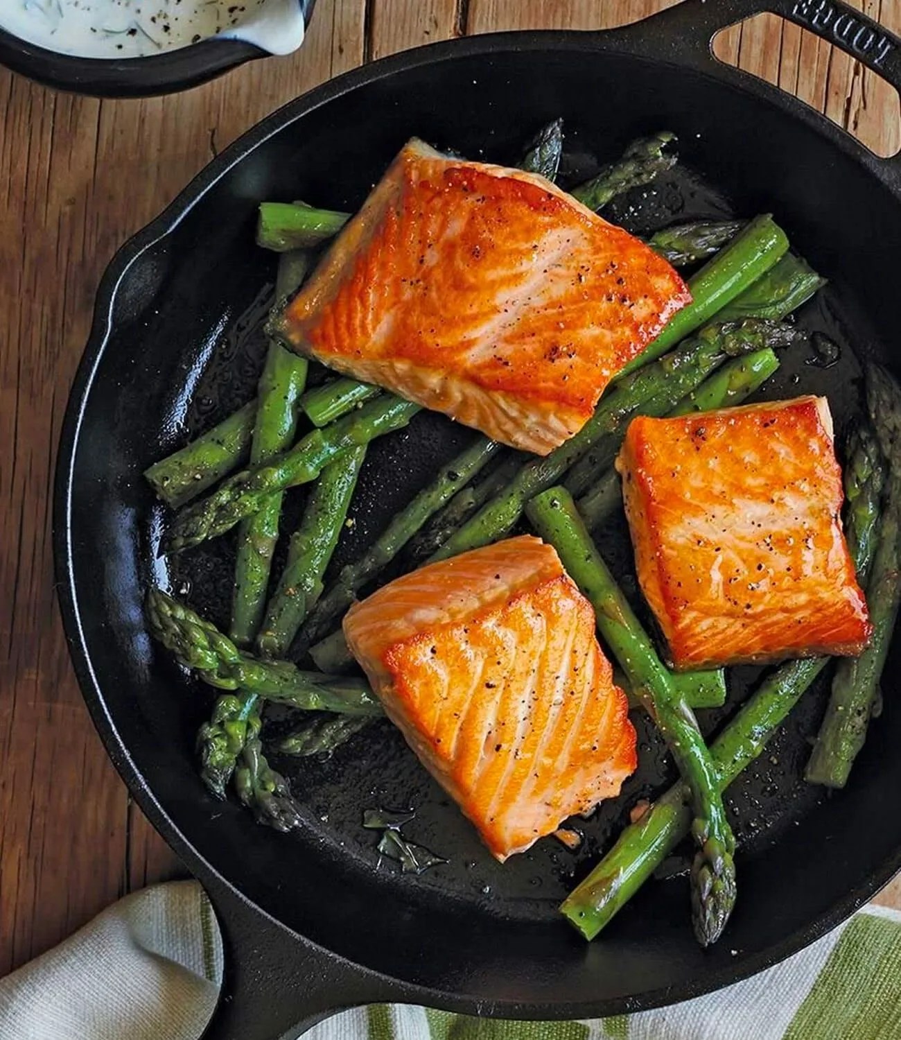 Cheap-vs-Expensive-Skillet-gear-patrol-ambiance