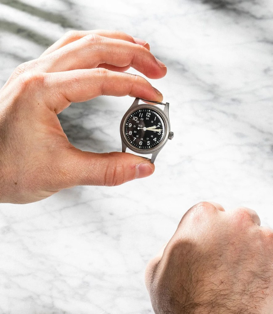 How-to-Change-a-Watch-Strap-gear-patrol-Nato-6