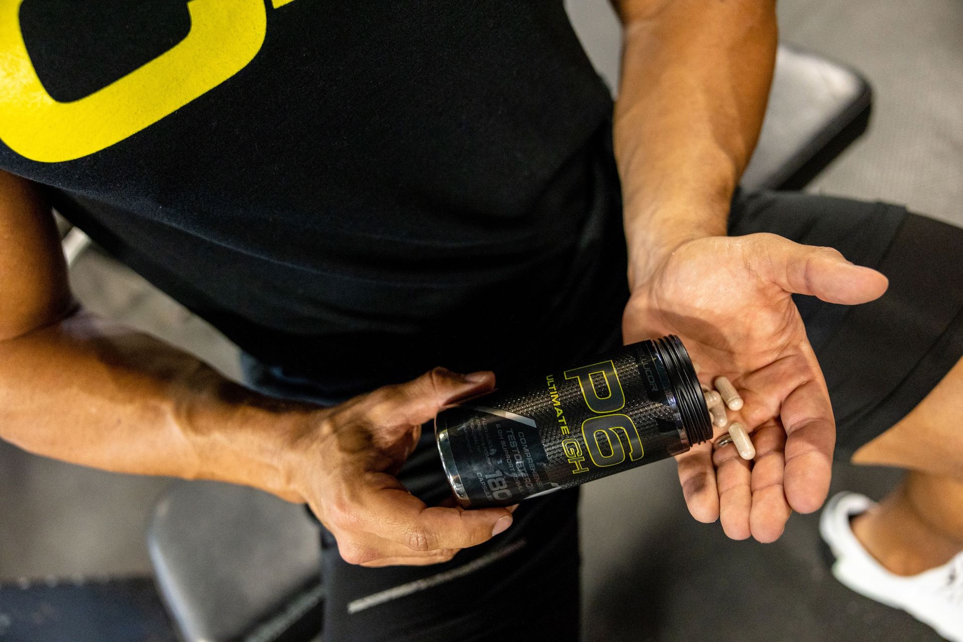 man using cellucor p6 supplement