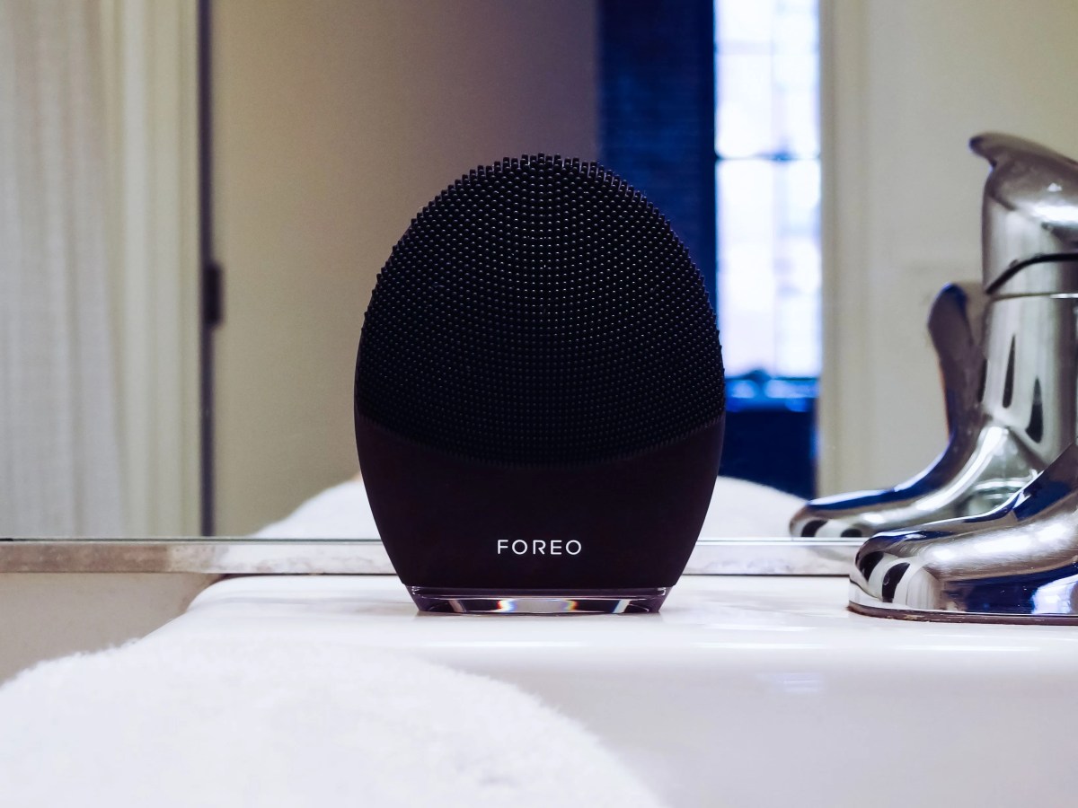 foreo-lead-1-1644270400-jpg.