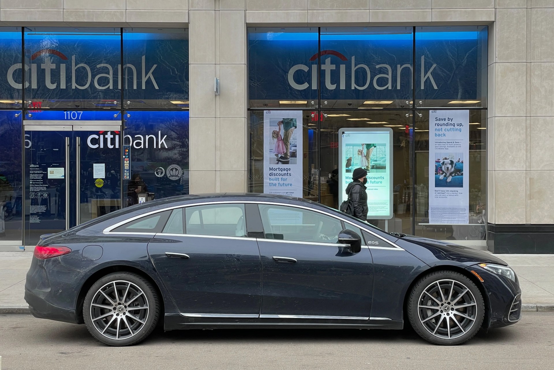 mercedes benz eqs 580 electric sedan dark blue