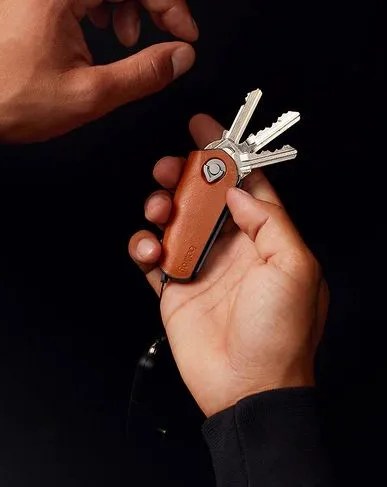 holding a bellroy key case cover