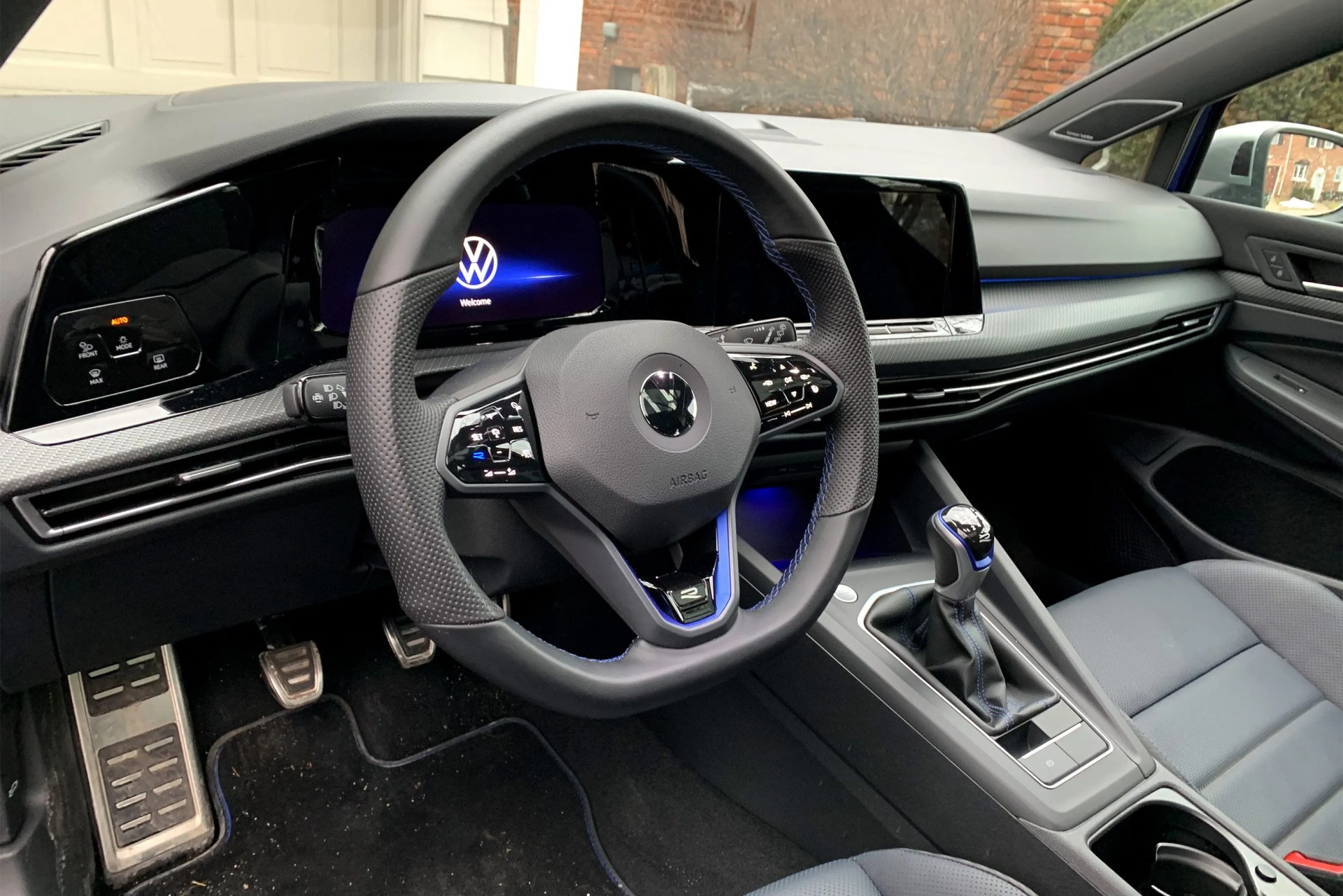 2022 volkswagen golf r steering wheel and console