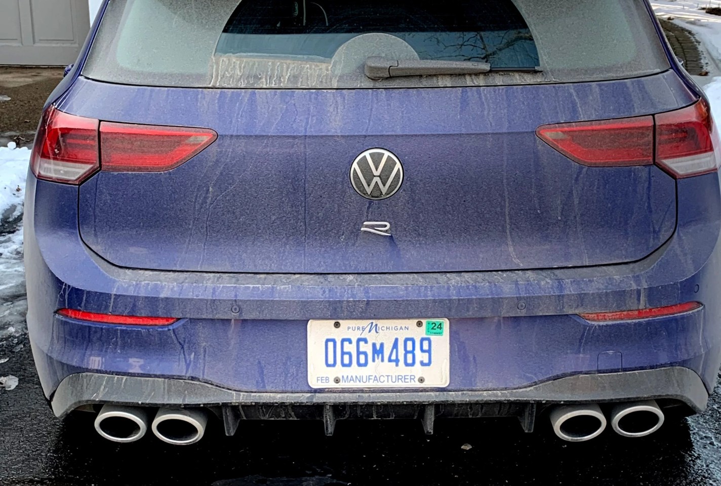 2022 volkswagen golf r trunk