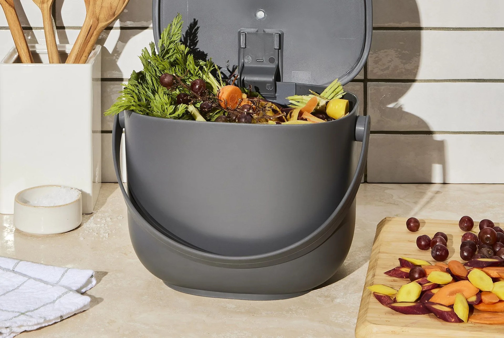 five two down to earth compost bin
