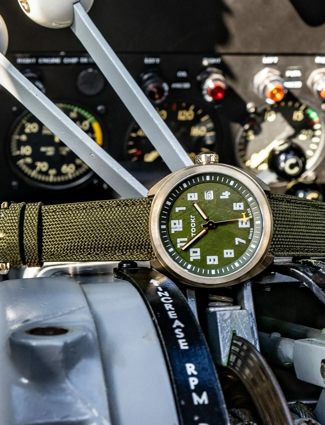 Paris-Air-Show-Pilots-Watches-gear-patrol-ambiance-2