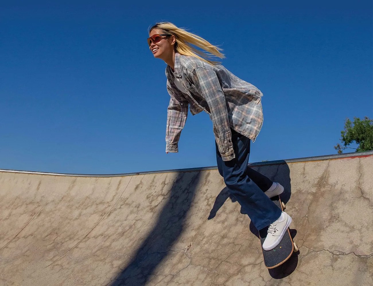 aori nishimura wearing oakley resubzero sunglasses