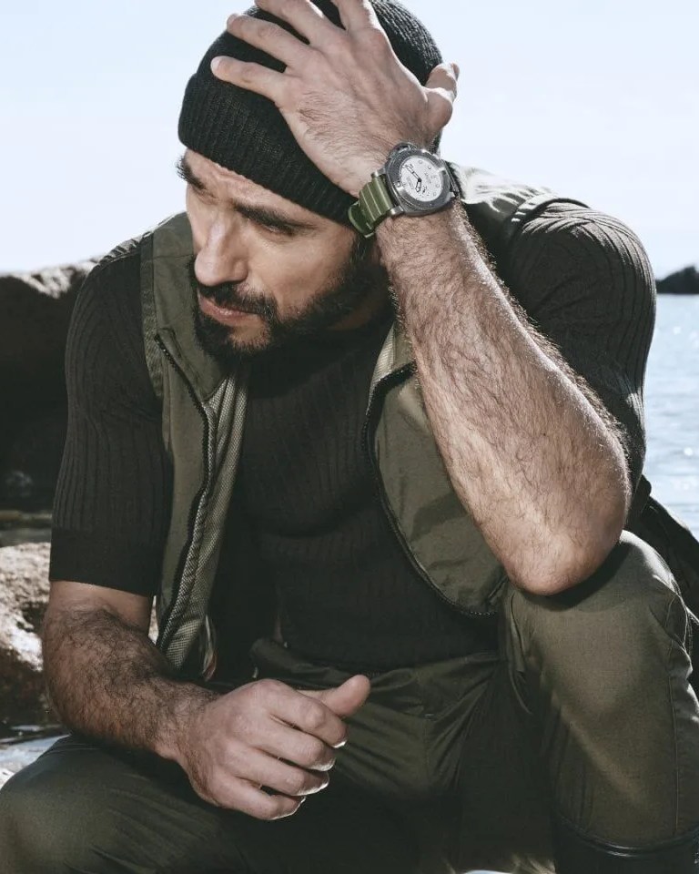 man wearing panerai submersible quarantaquattro bianco pam01226