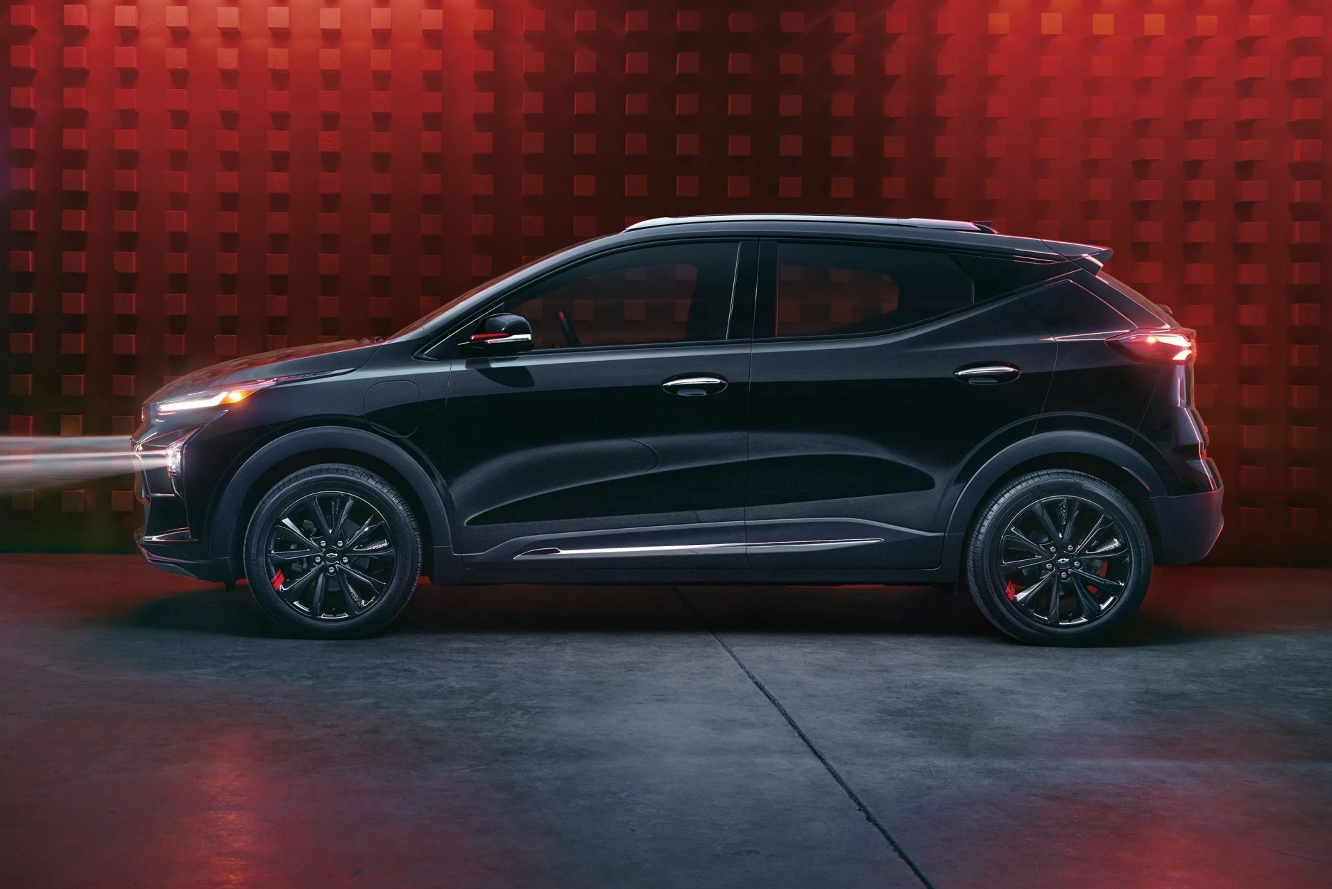 the 2023 chevrolet bolt euv redline edition includes 17 inch black painted aluminum wheels
