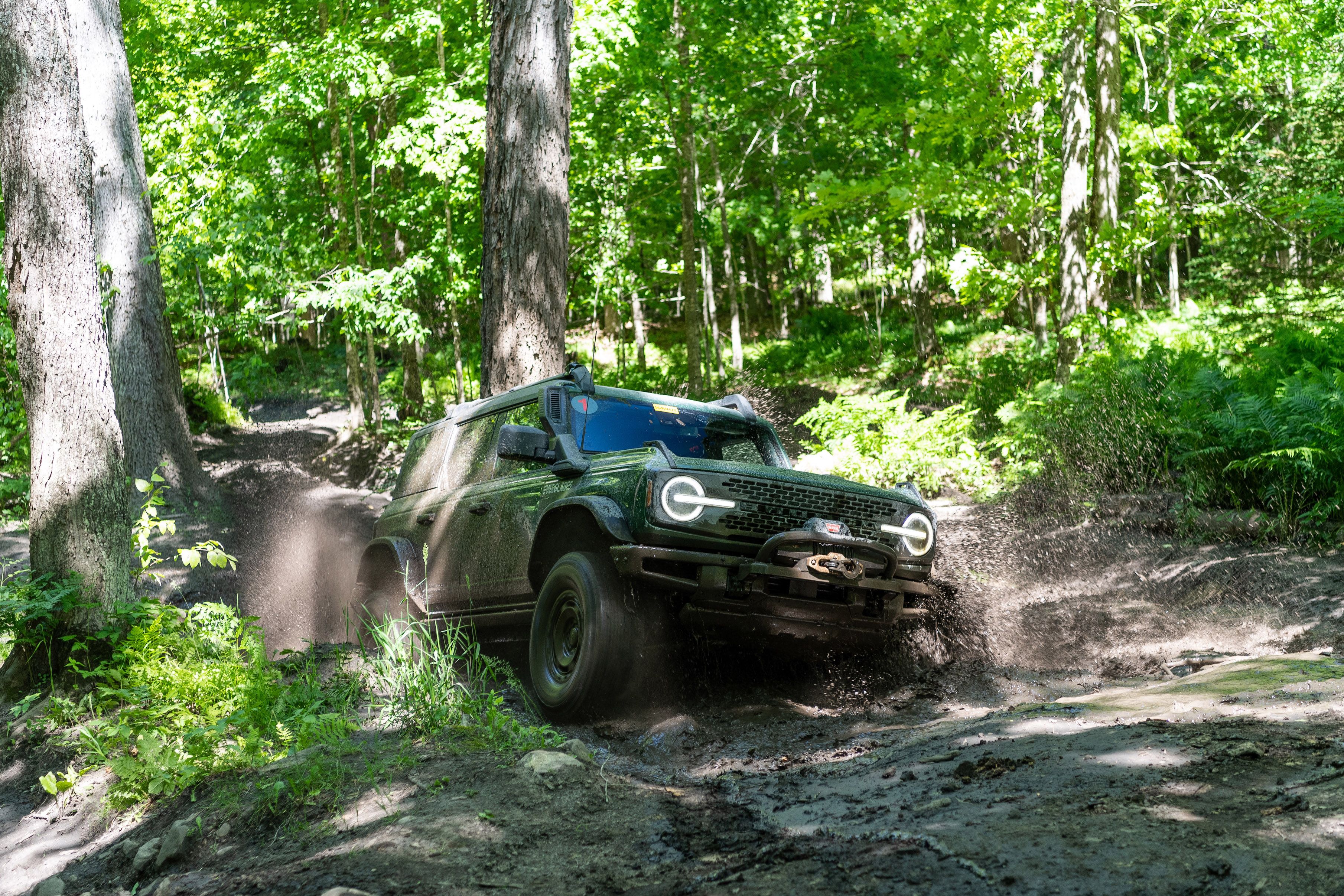 ford bronco everglades driving through mud in the forest