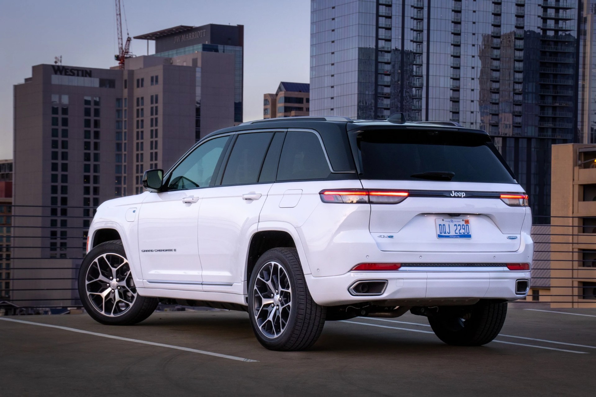 2022 jeep&reg; grand cherokee summit reserve 4xe
