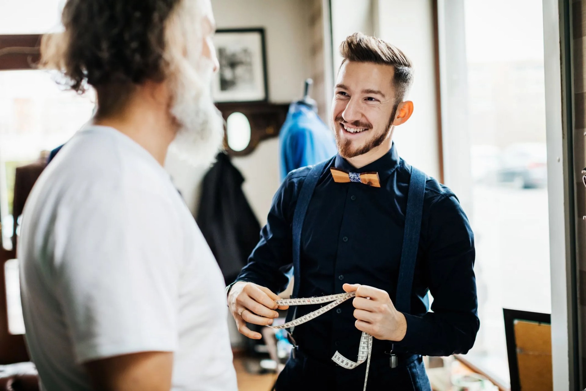 tailor talking to customer