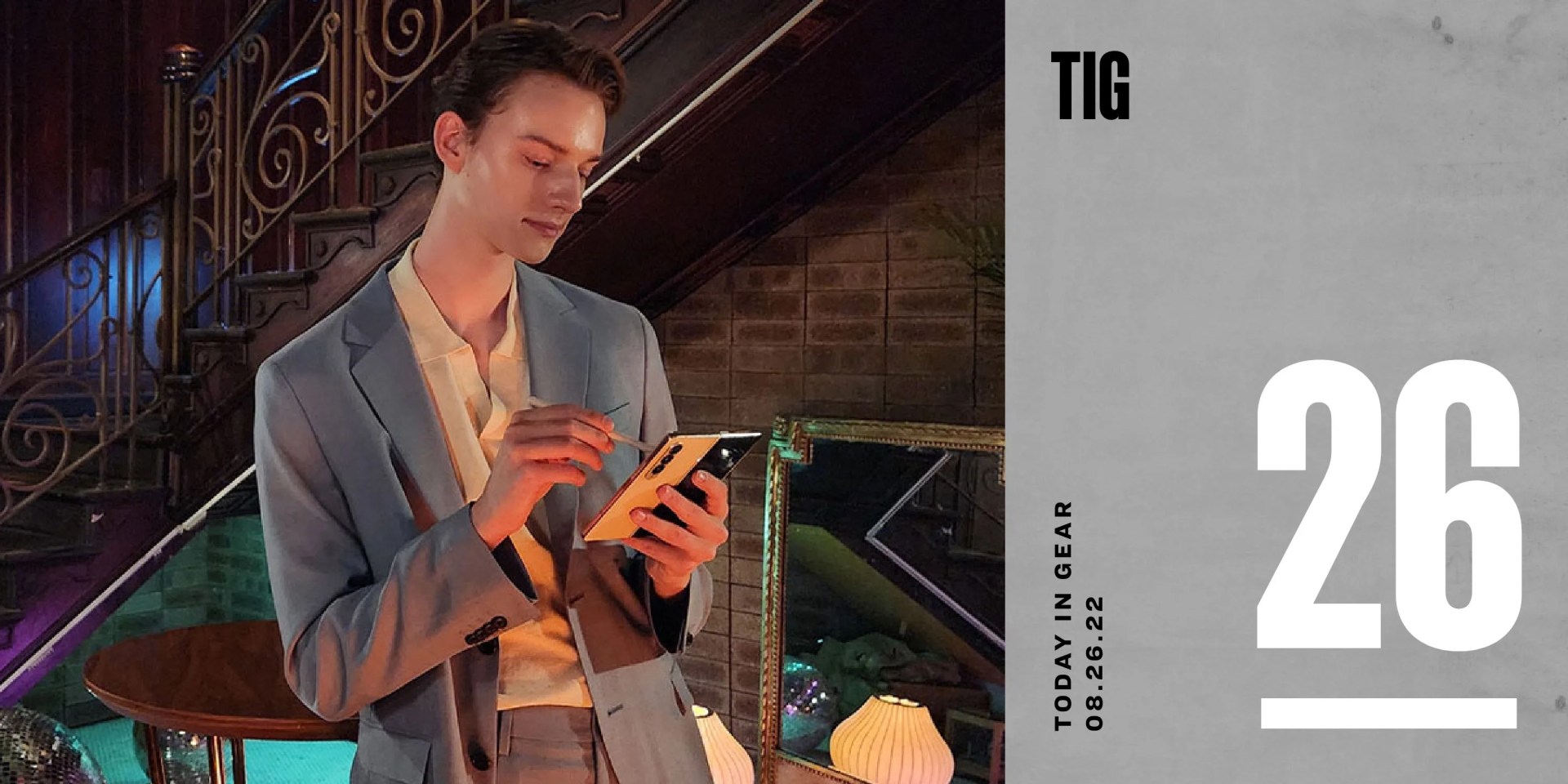 today in gear august 26 2022 man holding samsung zfold 4 cell phone