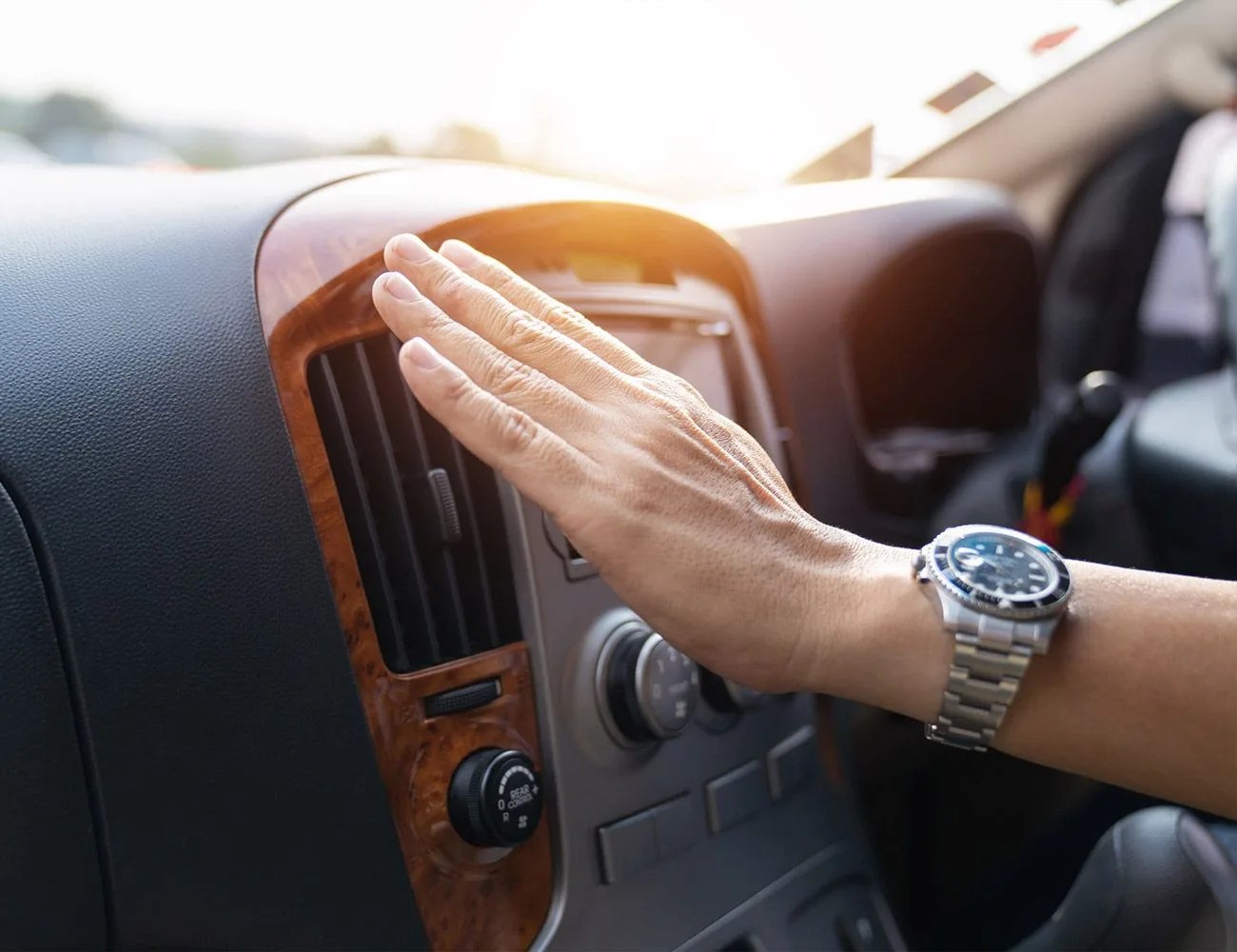 hand checking the air conditioner in the car, the cooling system in the car