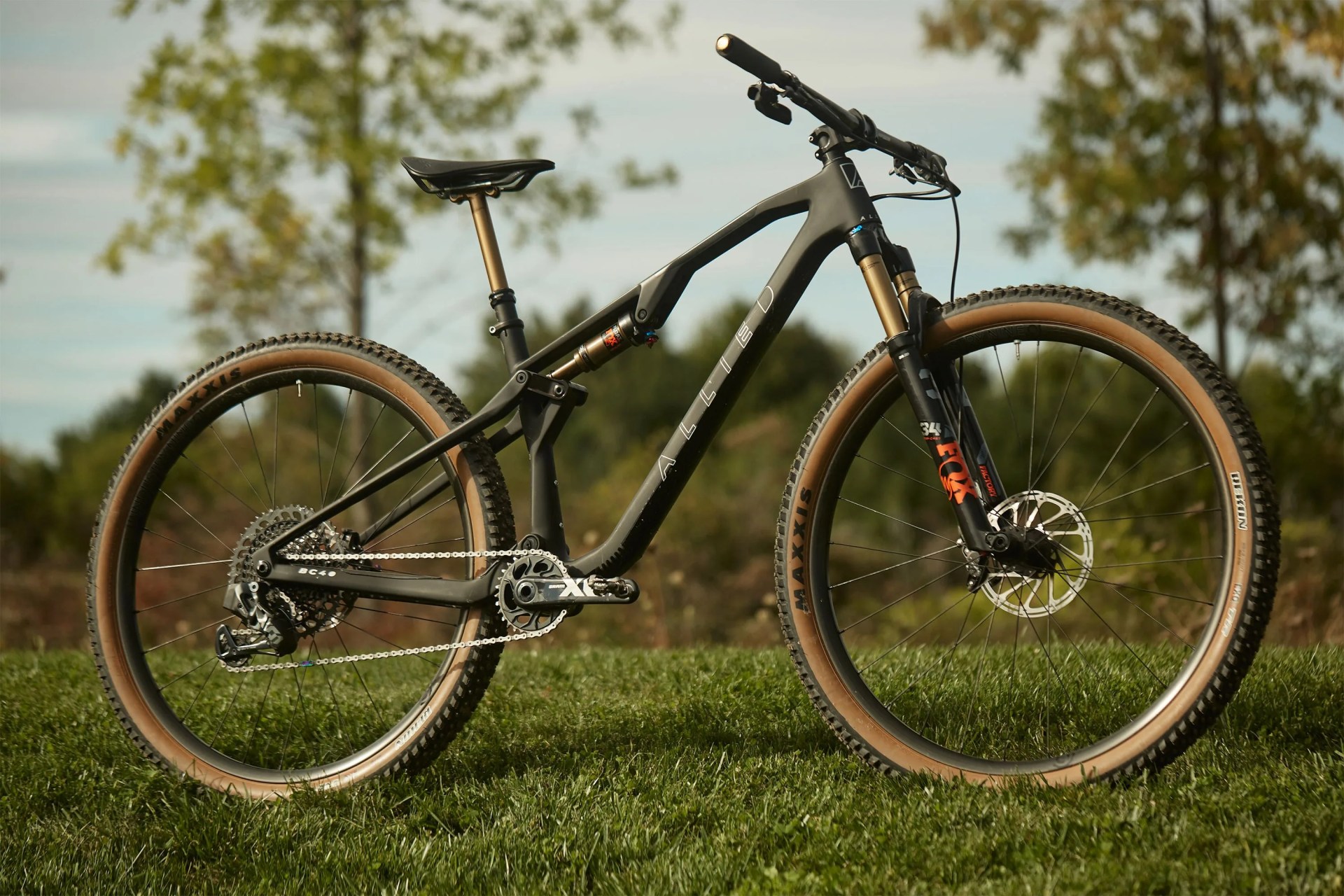 allied bc40 mountain bike on grass