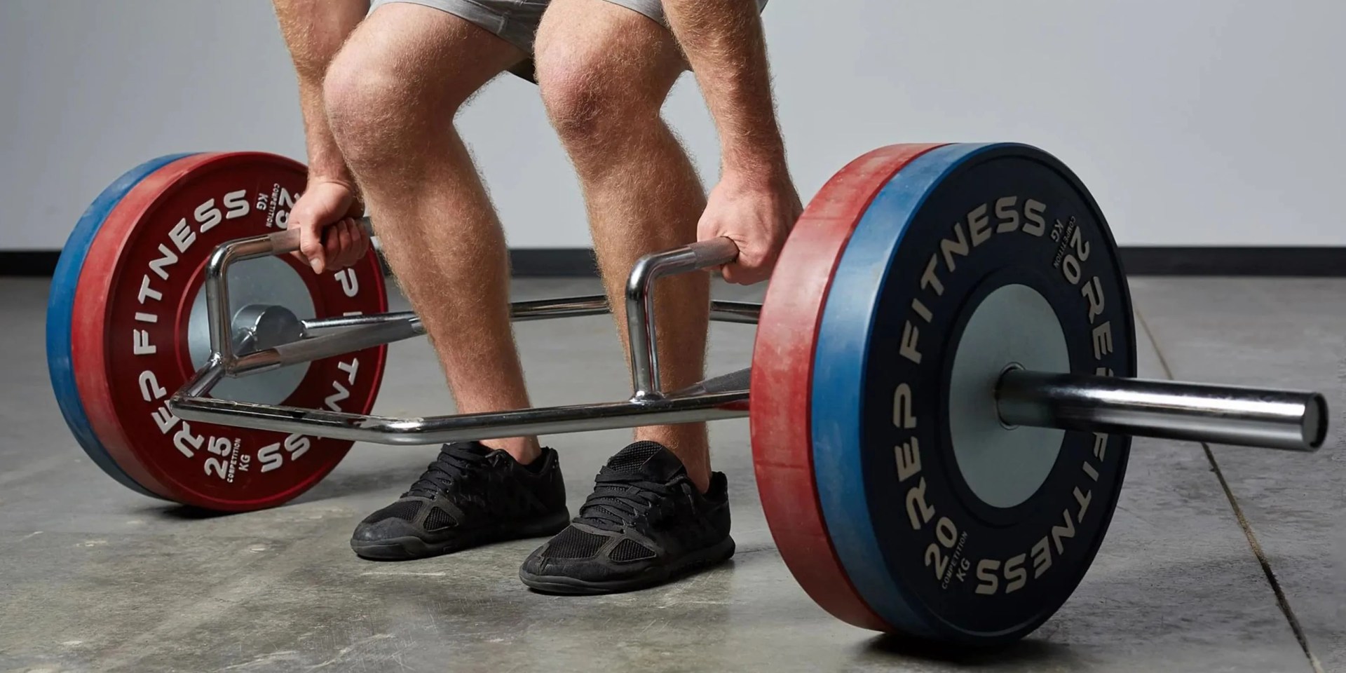 man using a hex bar to lift weights