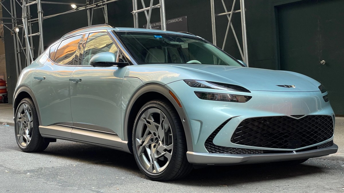 genesis-gv60-mint-green-3-