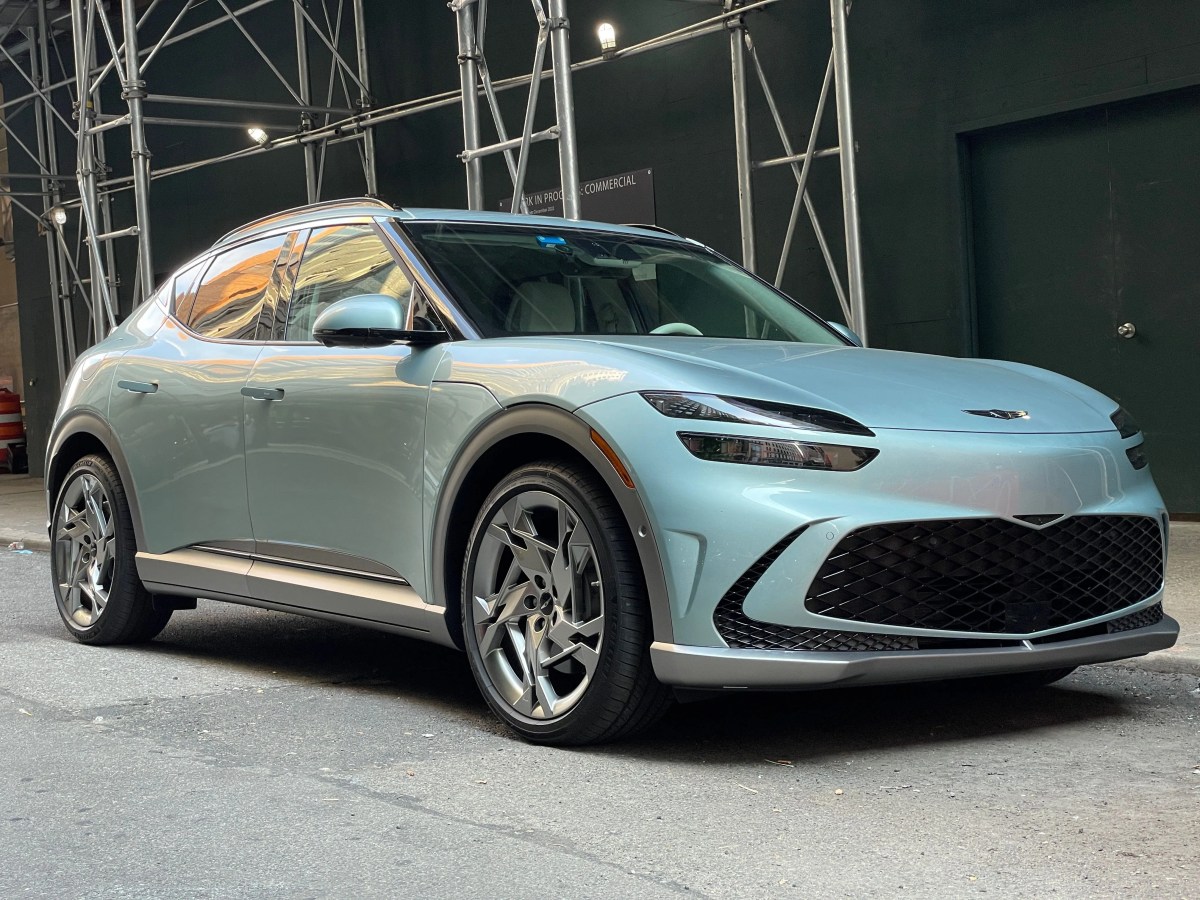 genesis-gv60-mint-green-3-