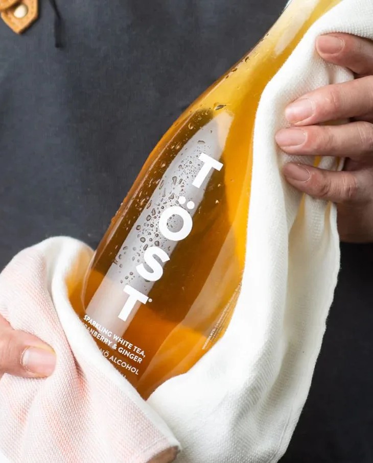 tÖst sparkling white tea, cranberry and ginger
