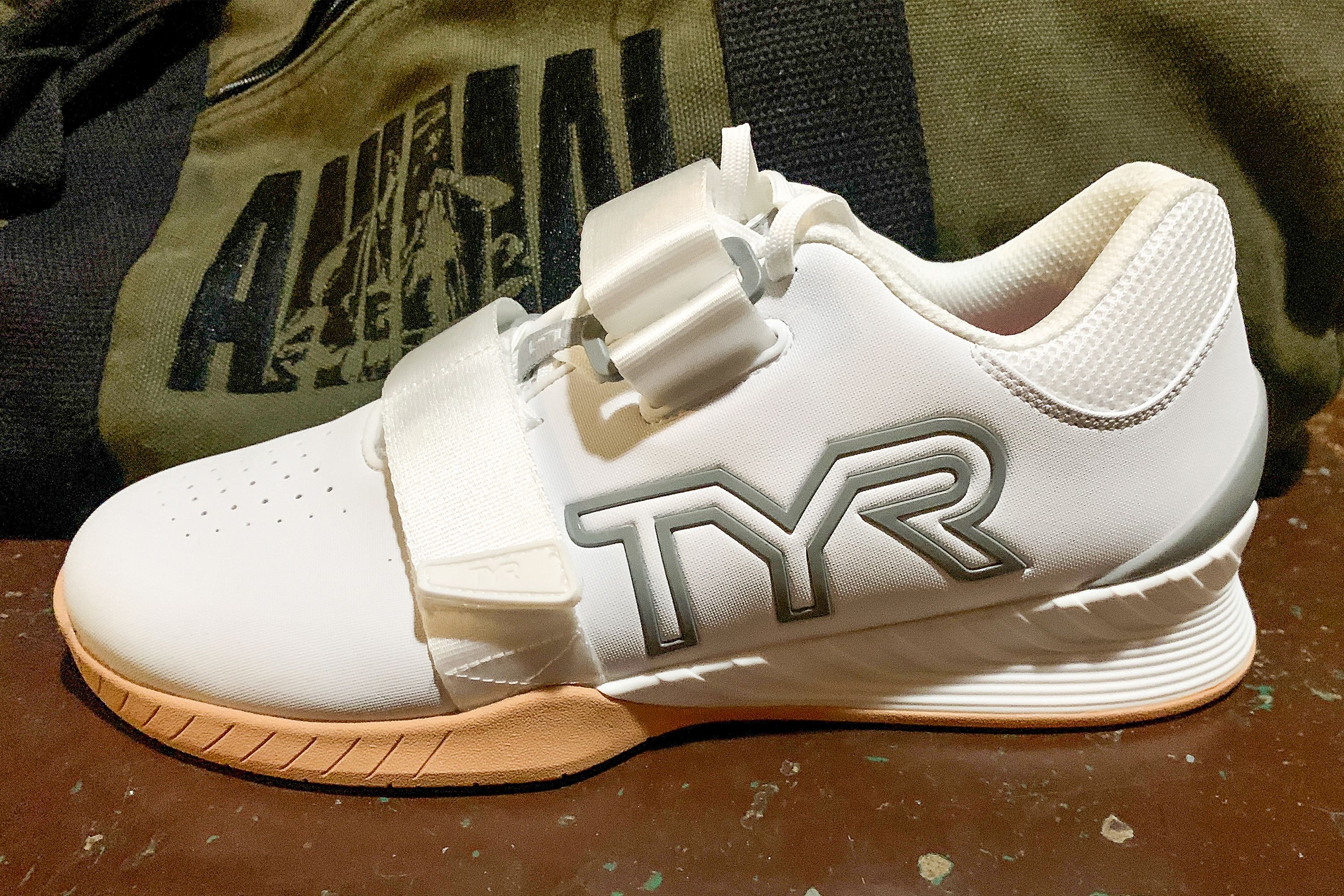 TYRトレーニングシューズ L-1 ホワイト Weightlifting shoes Squat University TYR L-1 Lifter - white/gold