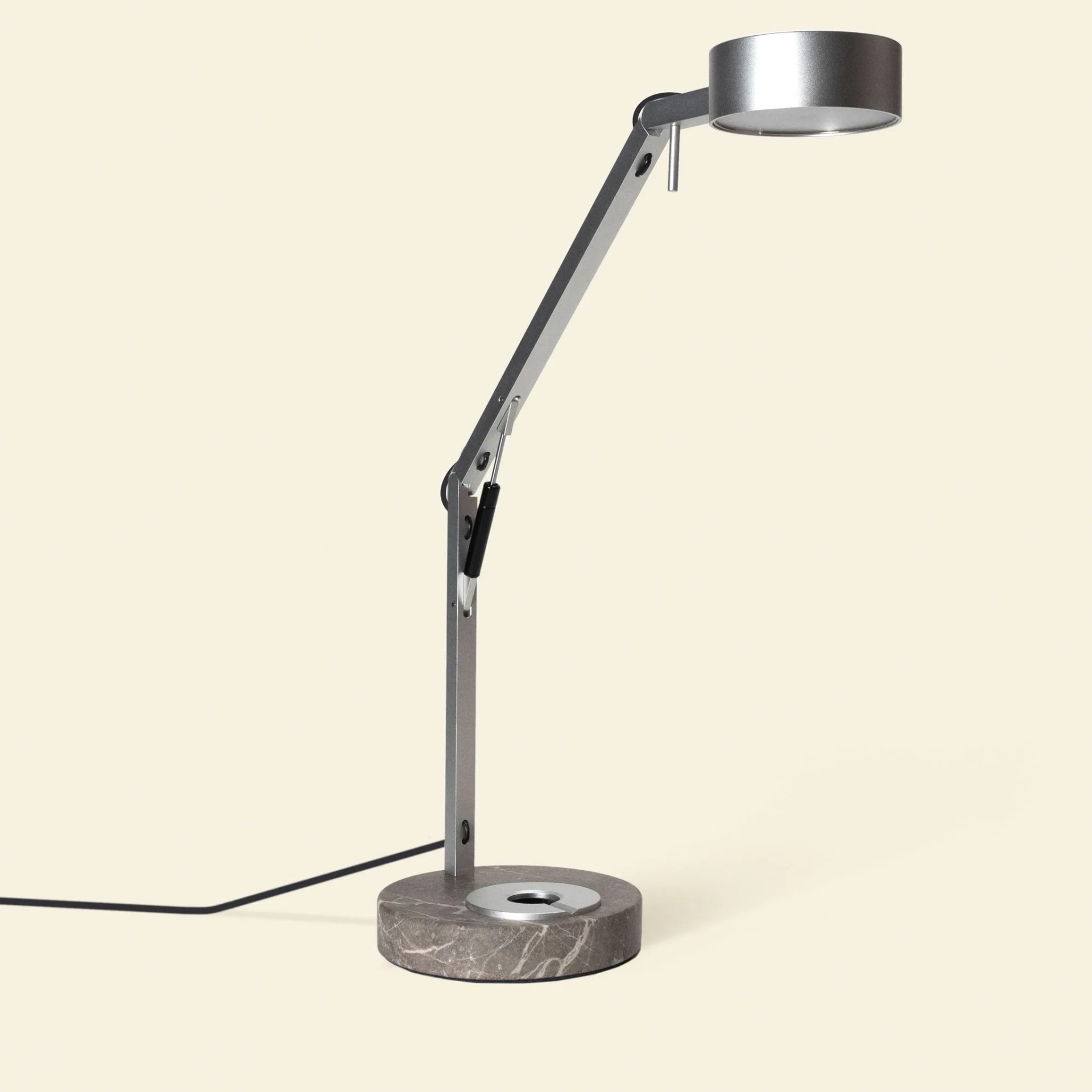 Strut Lamp Ashtray
