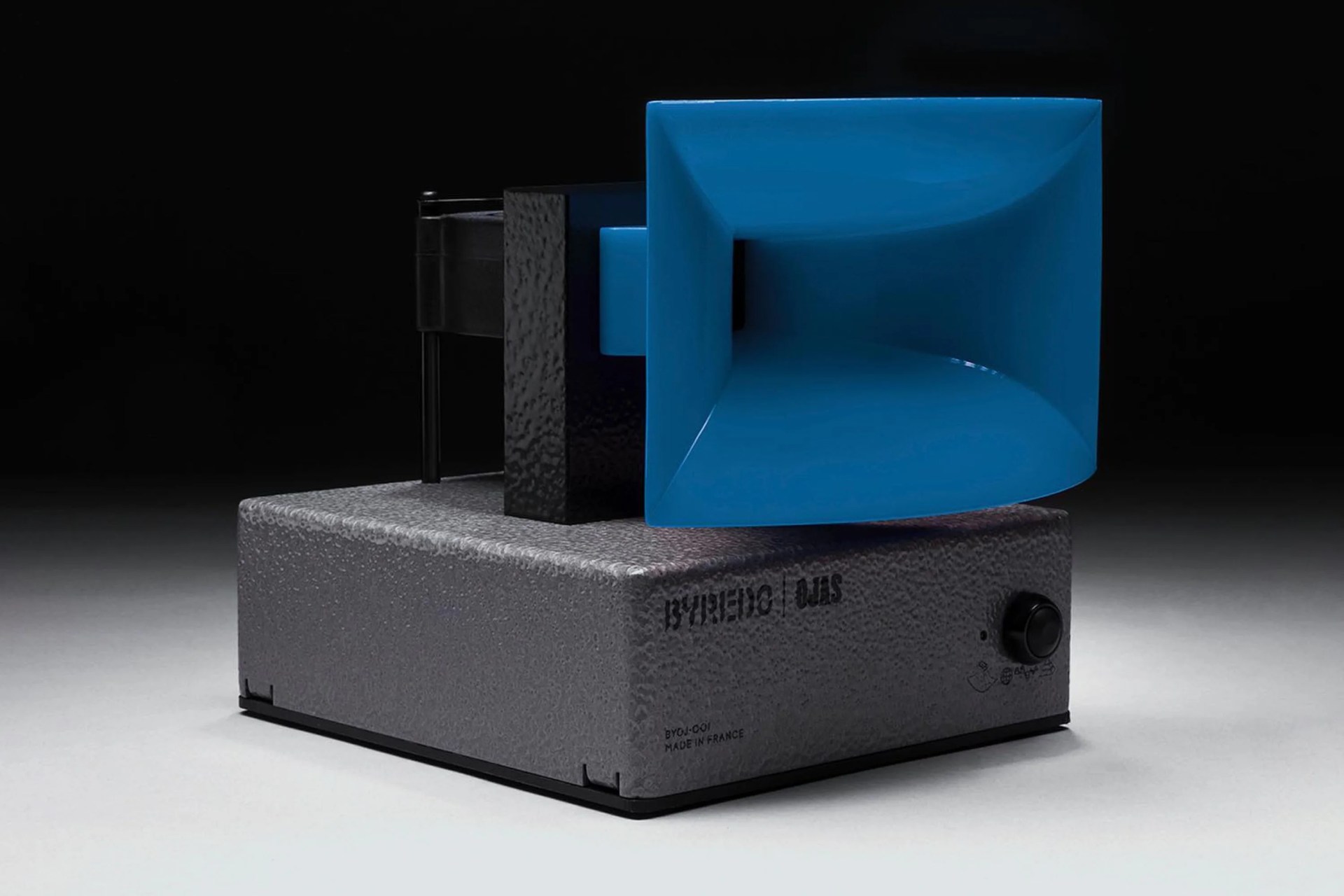 byredo and ojas olfactive stereophonique blue horn diffuser