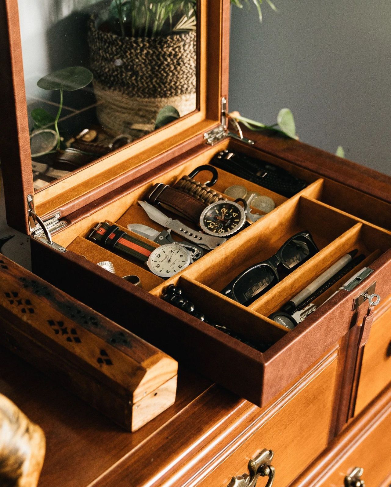 pocket knife display valet