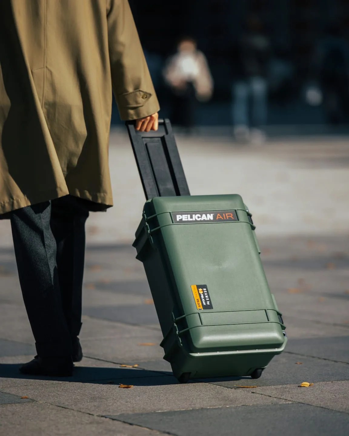 man rolling beams bespoke 1535 air carry on suit case