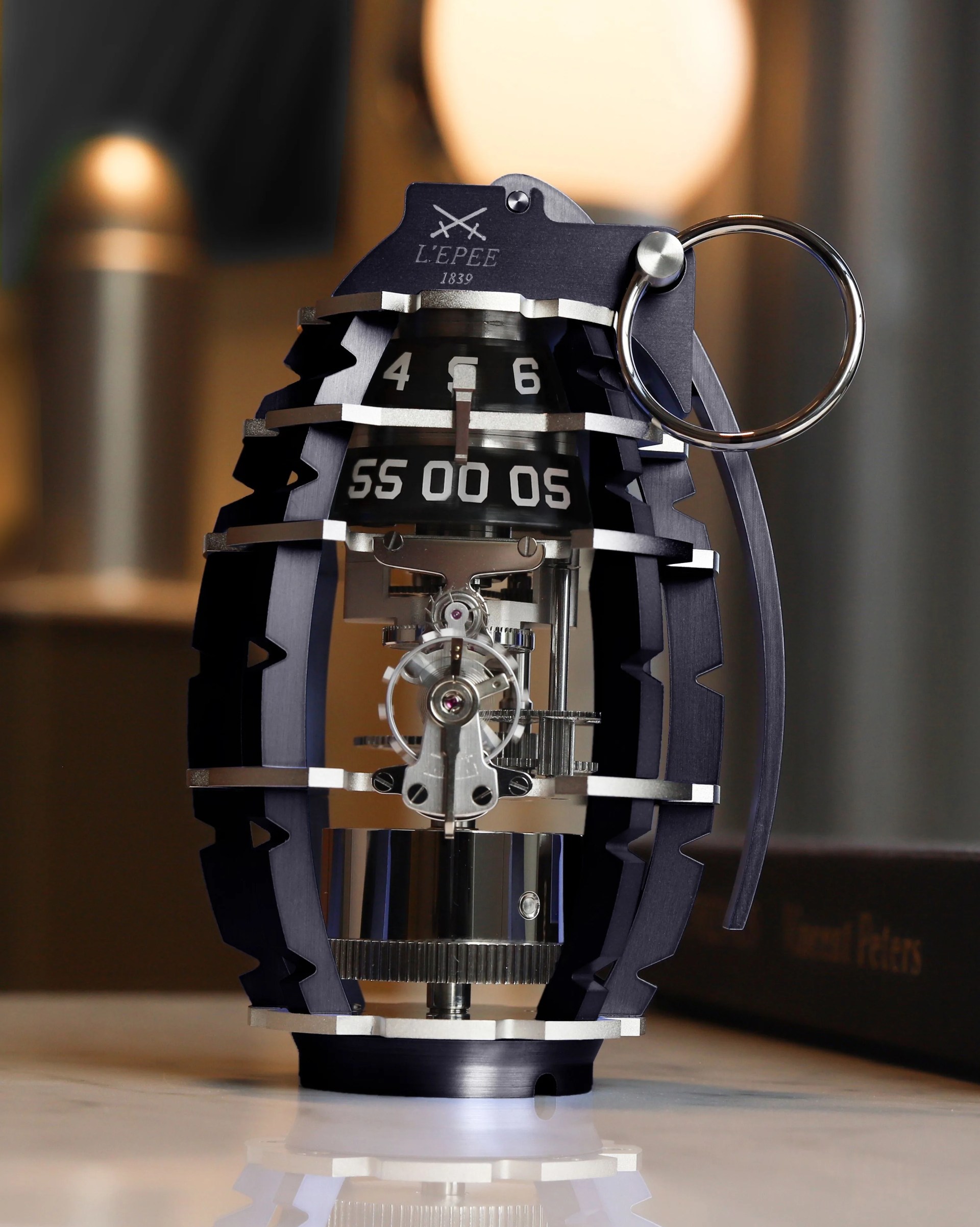 l'epee grenade clock