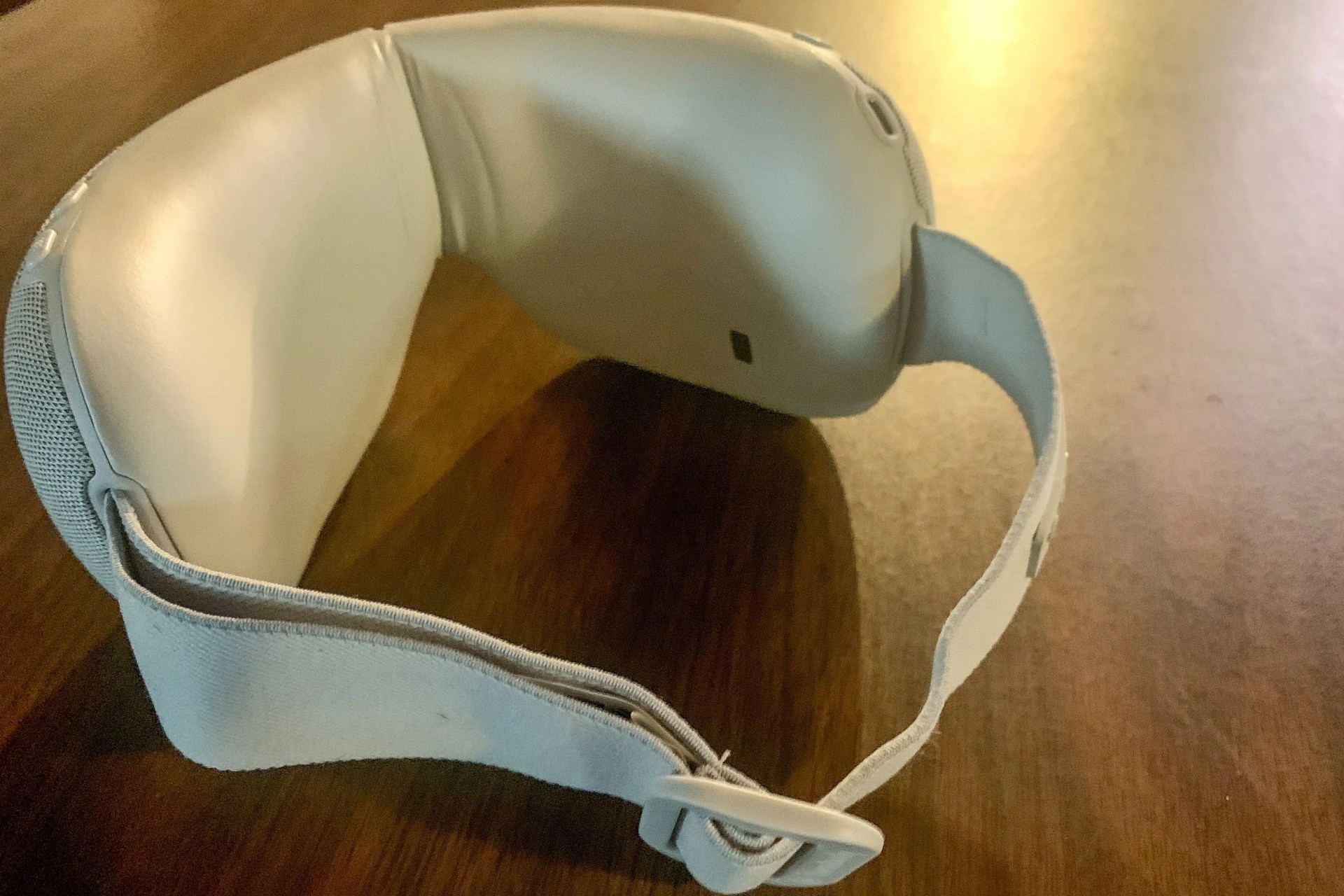 backside of therabody smartgoggles