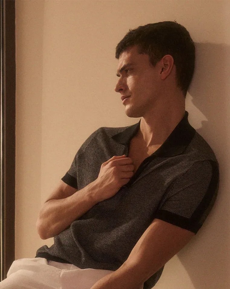 man wearing fescobol carioca cabana polo shirt