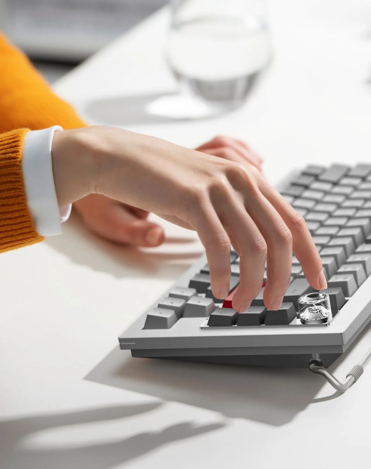 person typing on oneplus mechanical keyboard