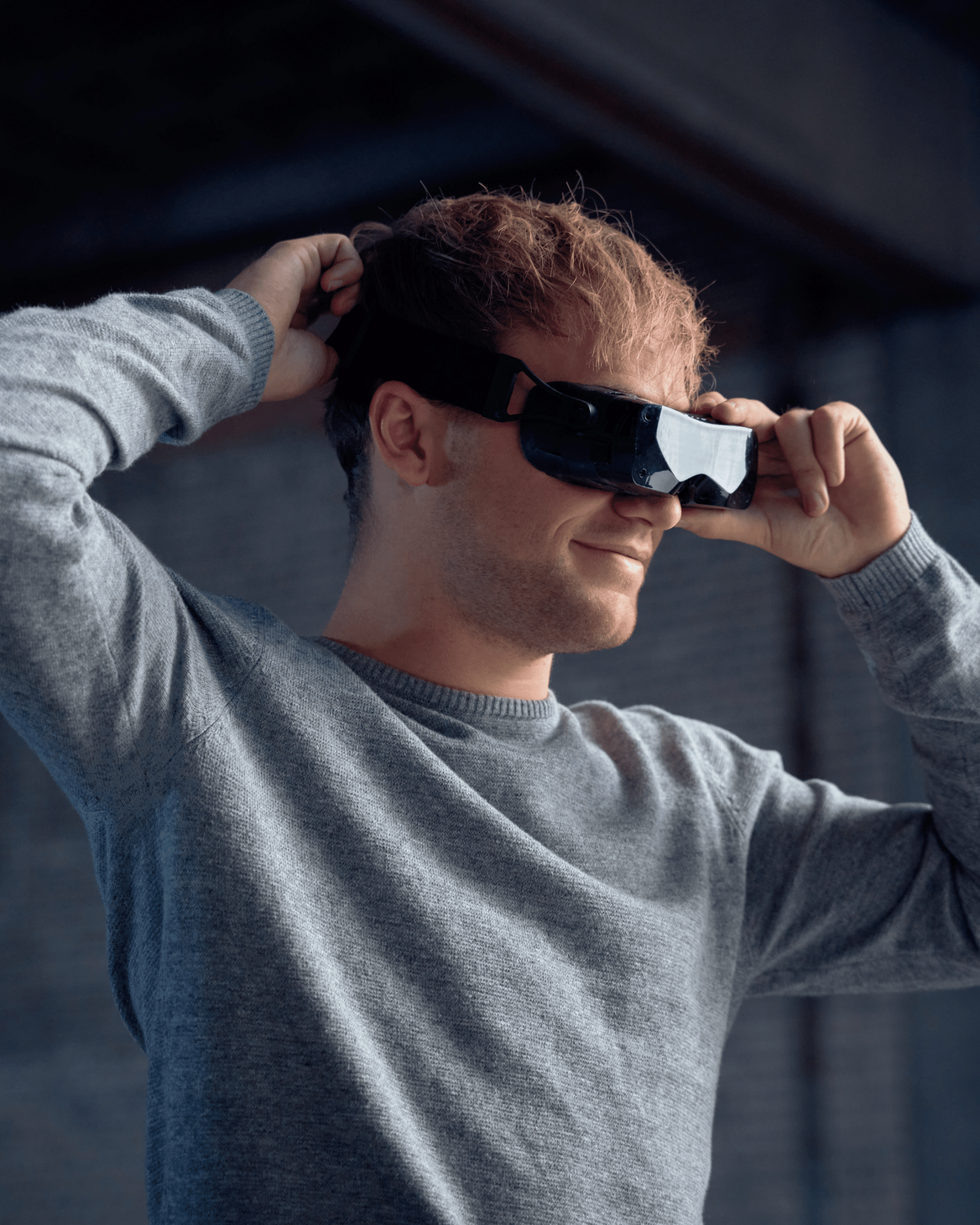 man putting on bigscreen vr headset
