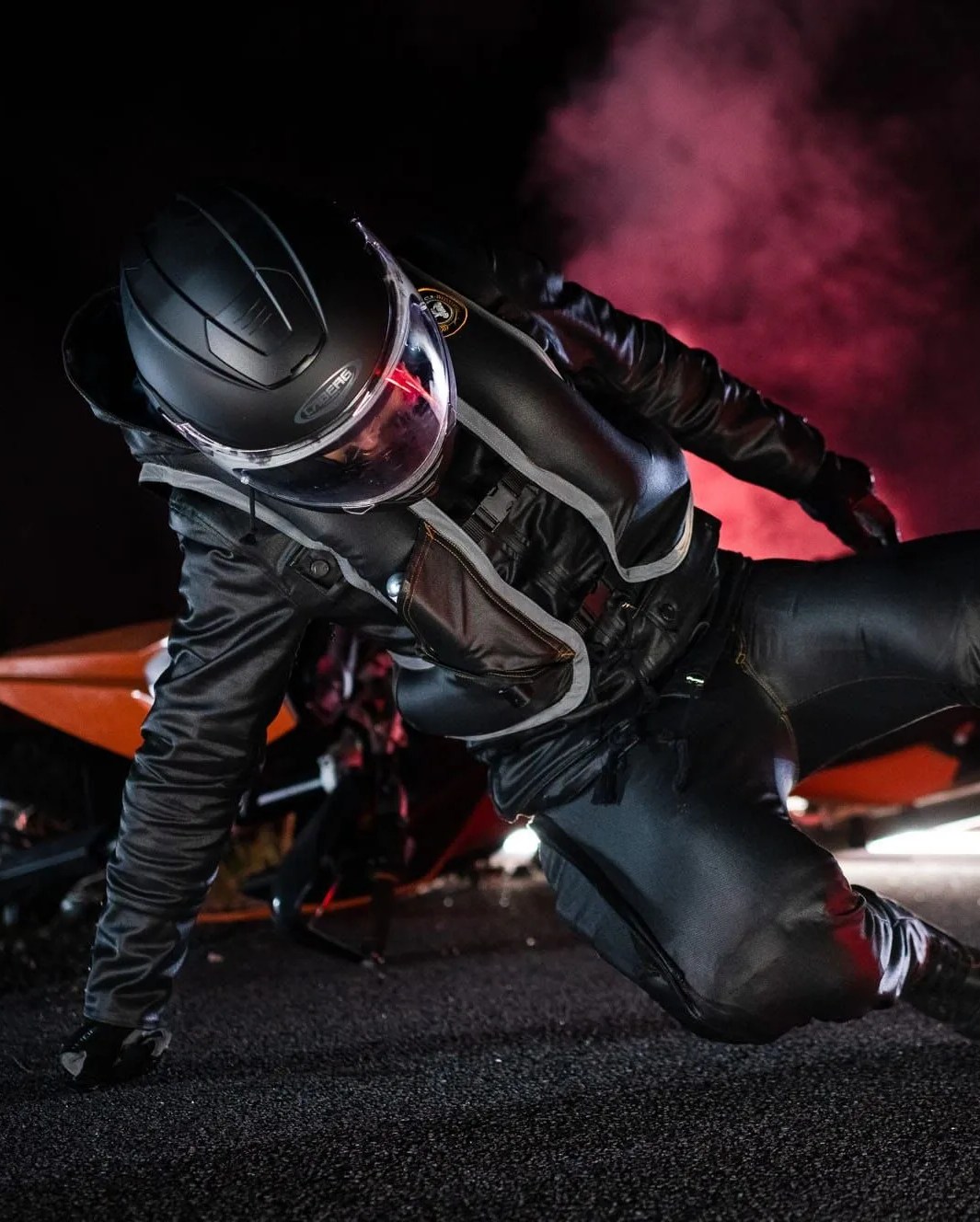 man crashed his motorcycle wearing mo'cycle airbag jeans