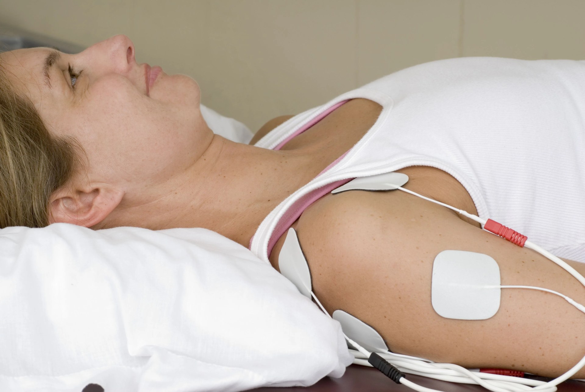 electrical stimulation on shoulder