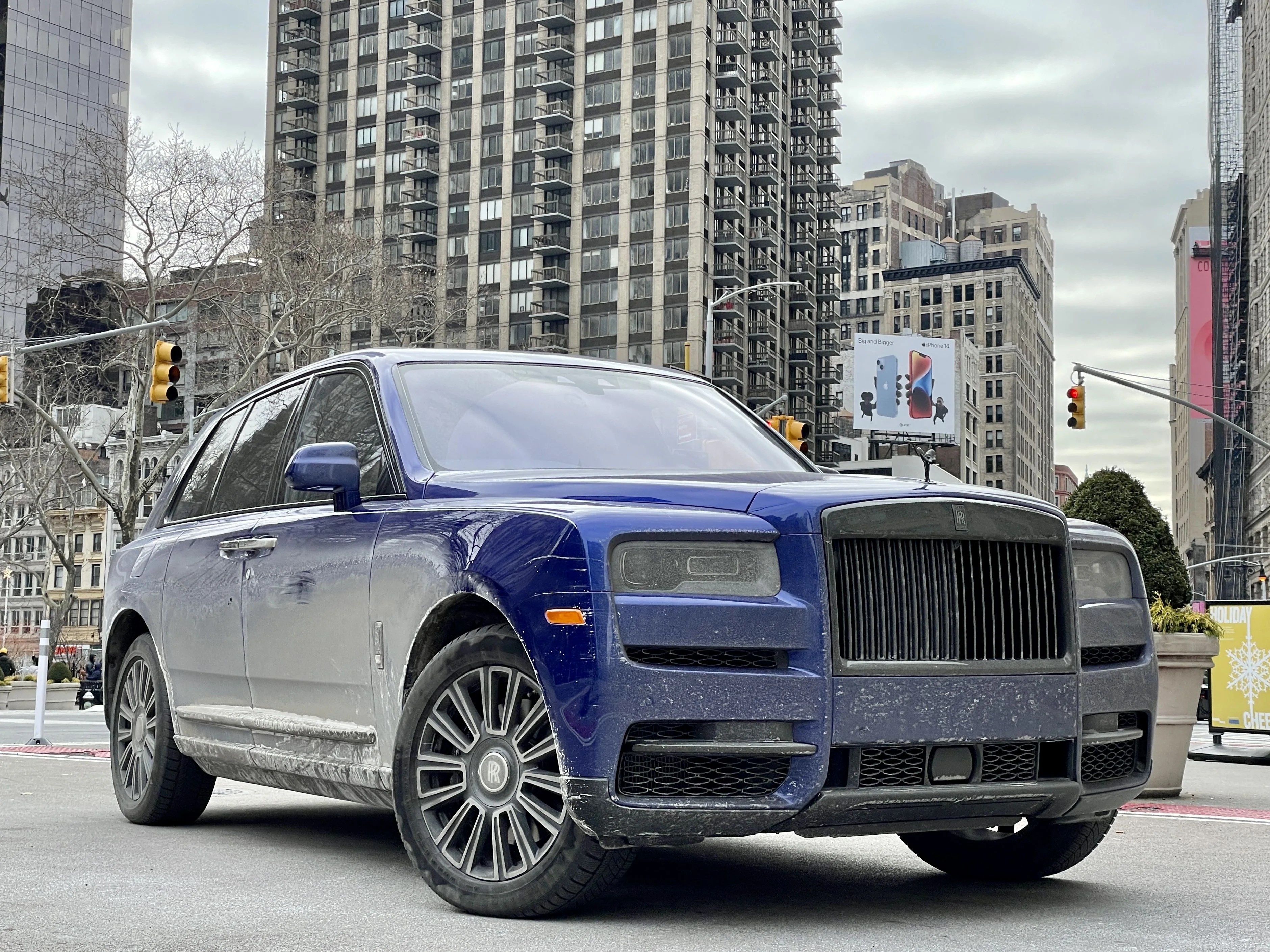 rolls royce cullinan black badge in blue paint