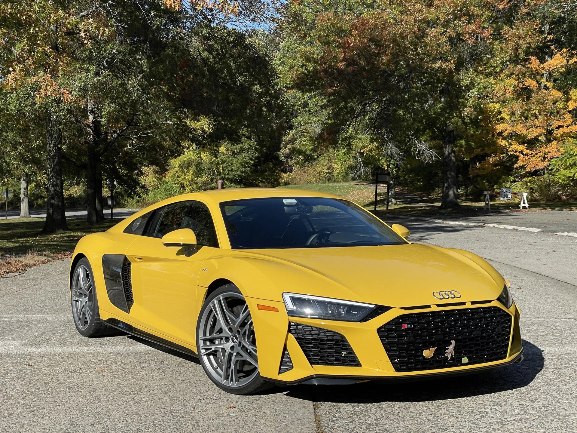 2023 audi r8 coupe yellow