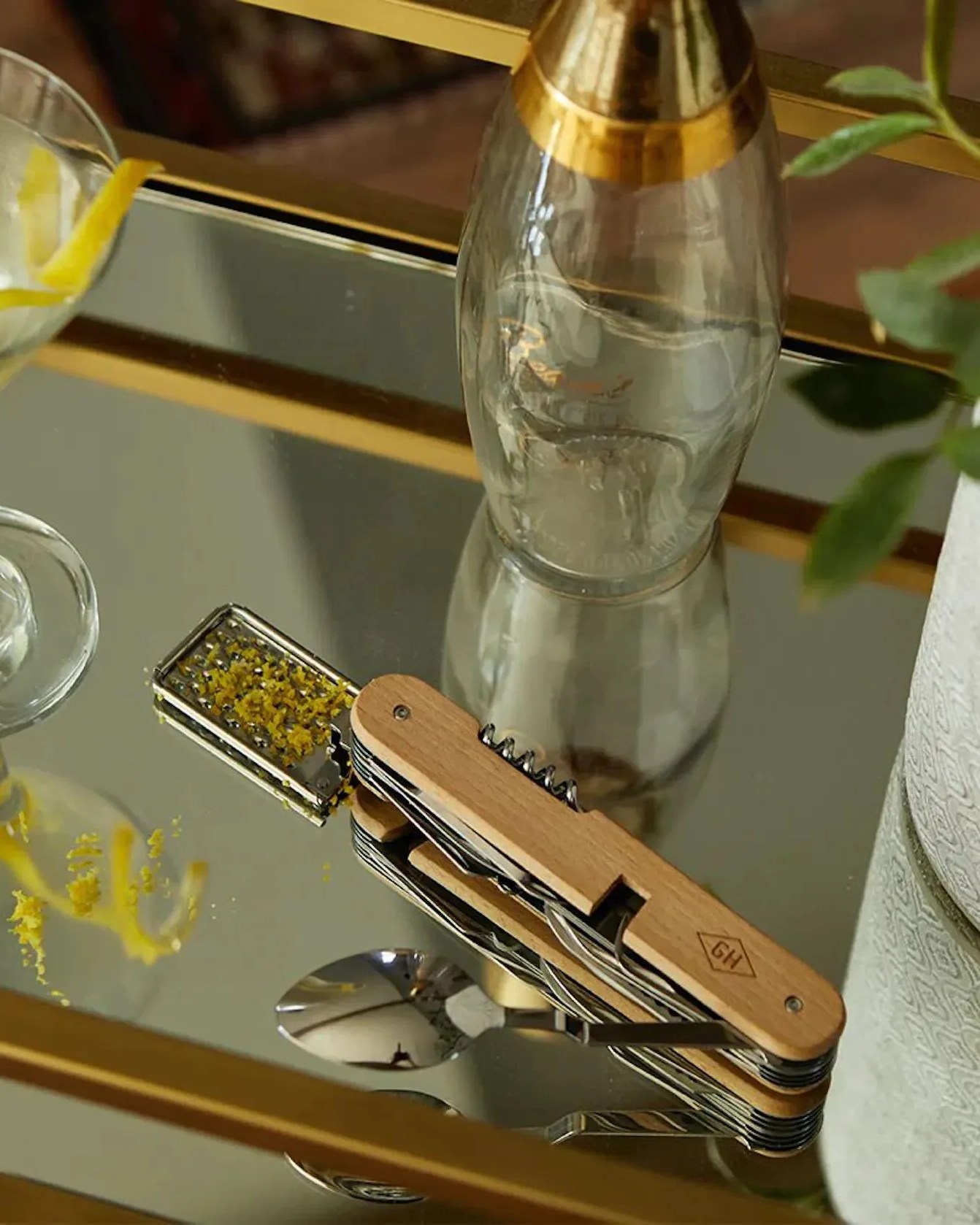 gentlemen's hardware kitchen multitool in black and brown